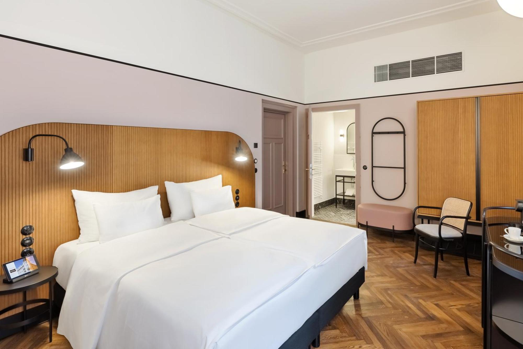 Hotel Astoria Vienna, Curio Collection By Hilton Вена Экстерьер фото