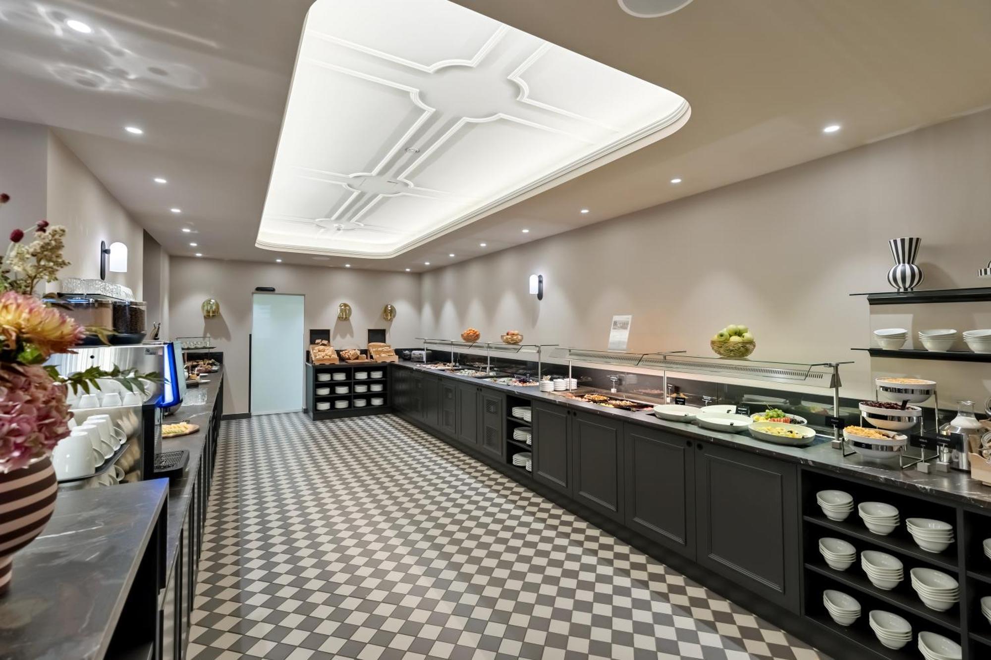 Hotel Astoria Vienna, Curio Collection By Hilton Вена Экстерьер фото